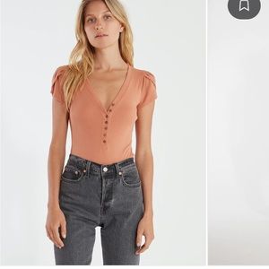 Gently pre-owned free people mia bodysuit size xs in neutral